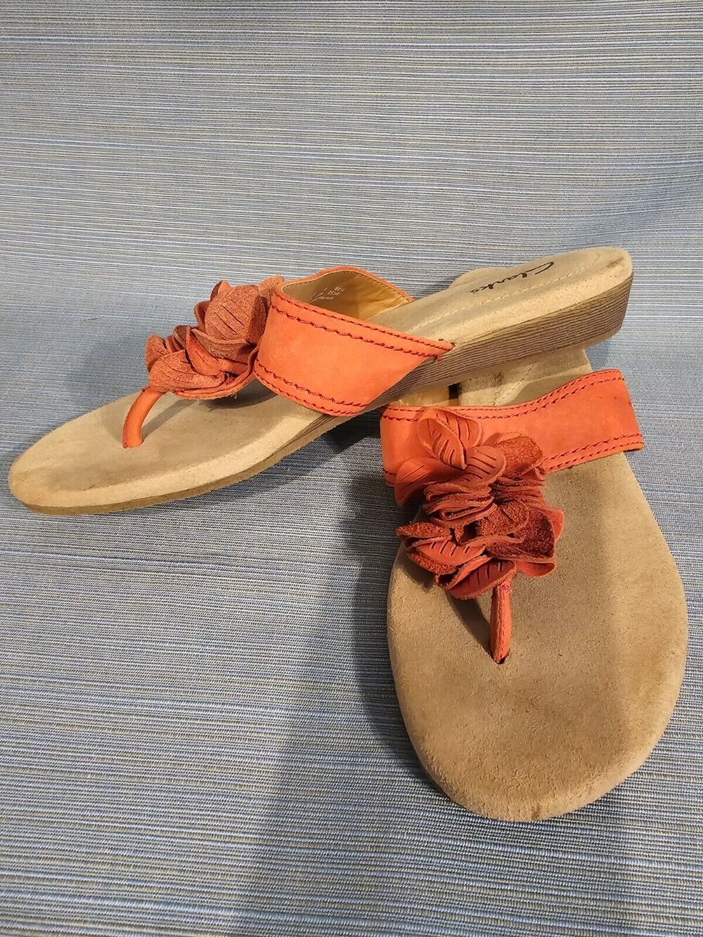 Clarks Women’s Floral Thong Sandals Size 8M Coral Leather